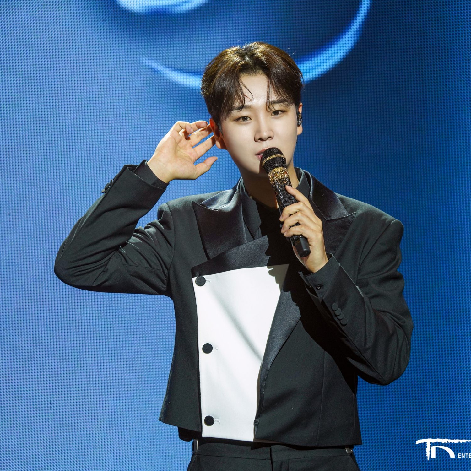 A moment captured by a fan of Song Minjun