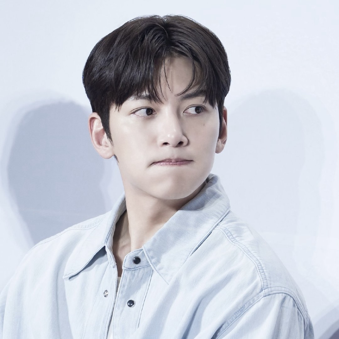 粉丝拍下的池昌旭瞬间