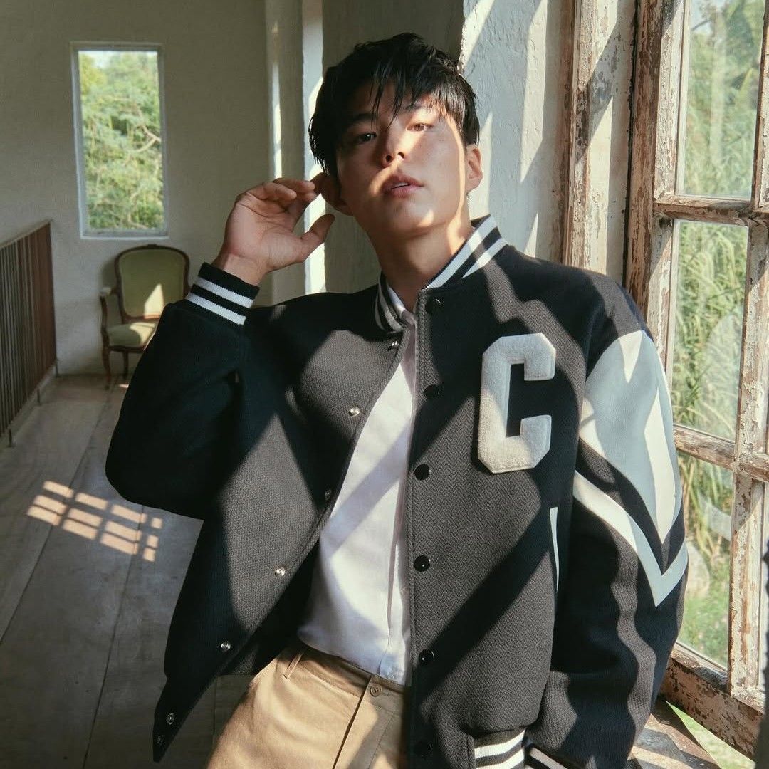 Recent activity shot of Park Bogum