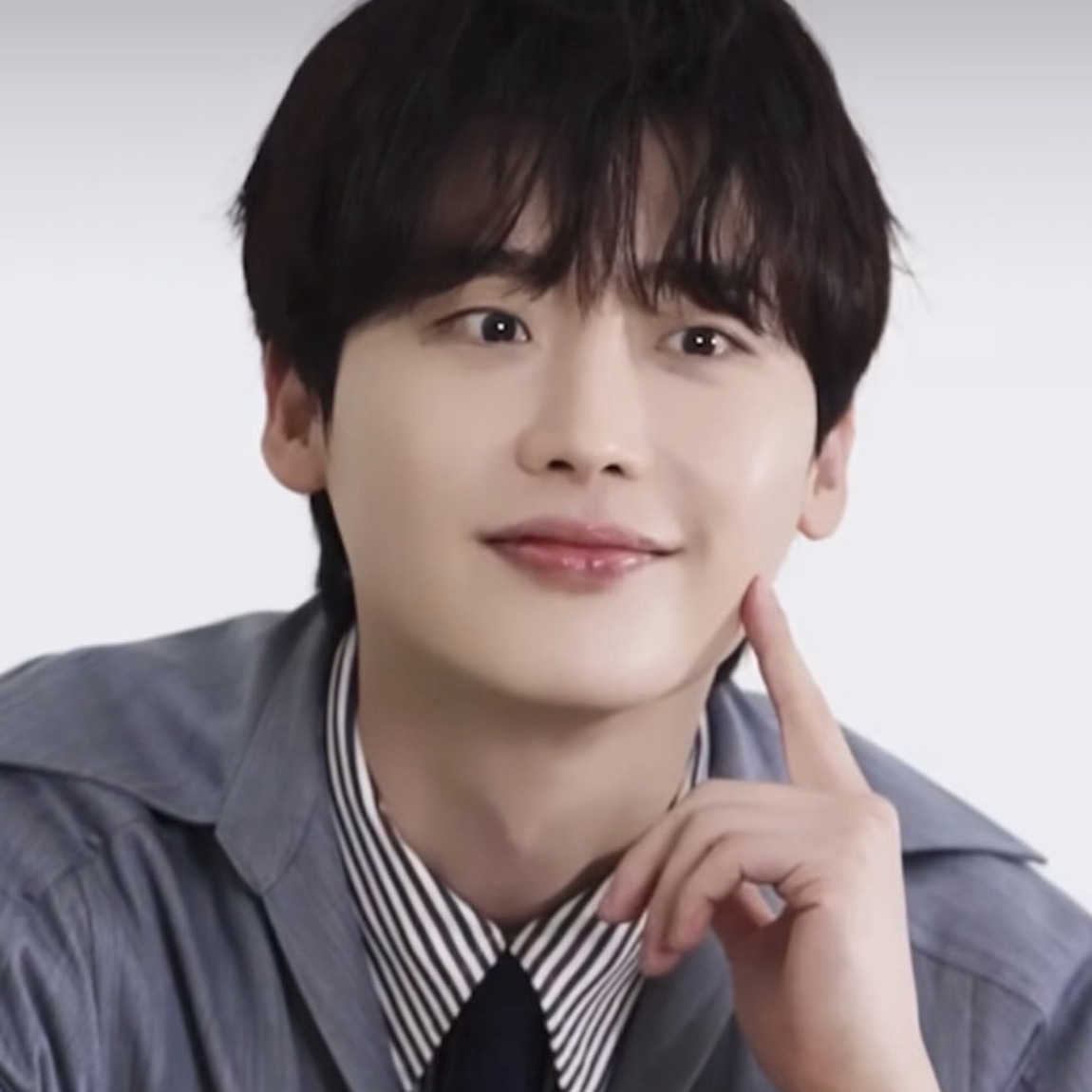 A moment captured by a fan of Lee Jongsuk