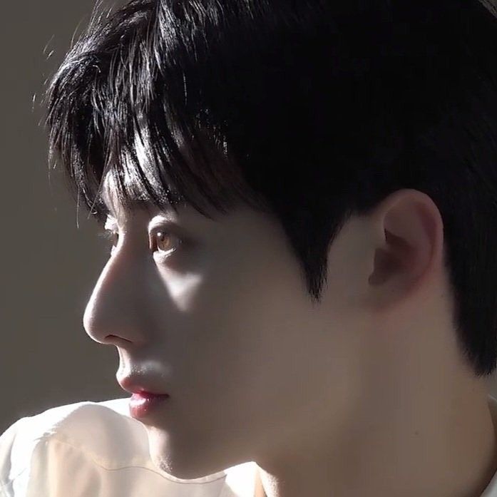 Behind-the-scenes cut of Hwang Minhyun