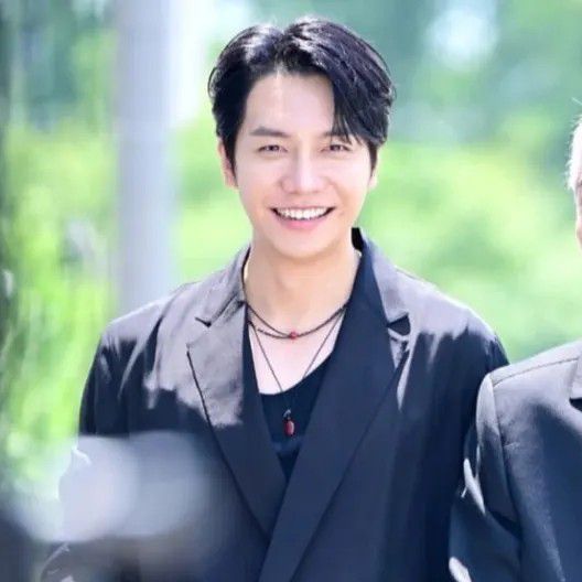 Recent activity shot of Lee Seunggi