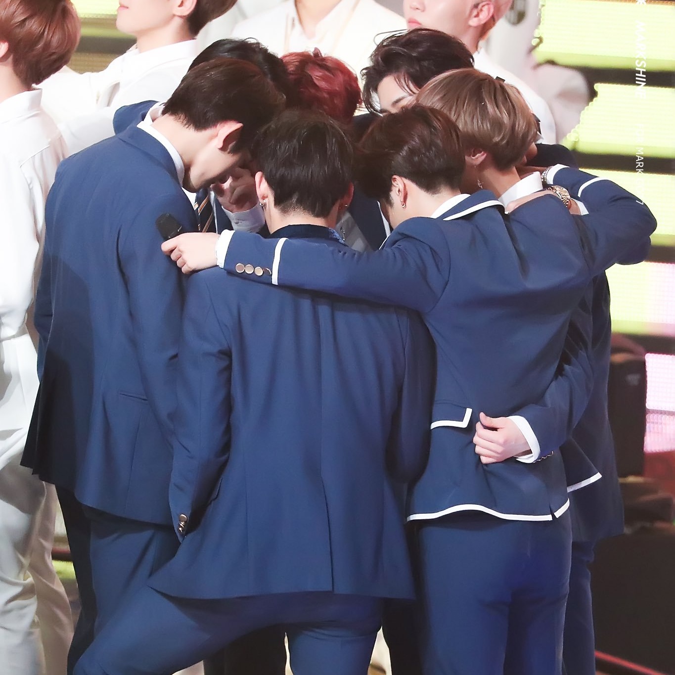 Cuplikan di balik layar dari Park Jinyoung