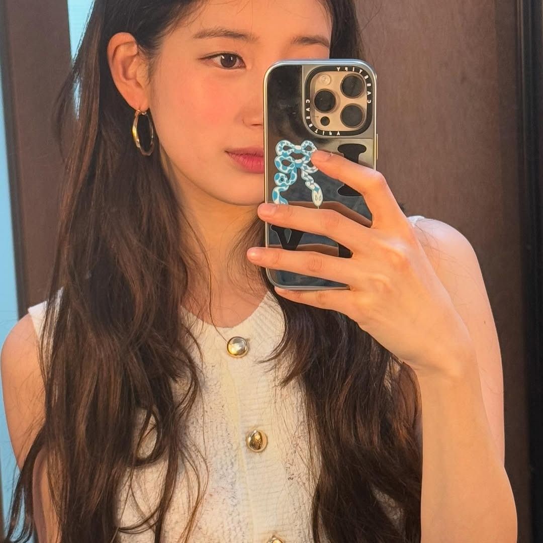 A moment captured by a fan of Bae Suzy