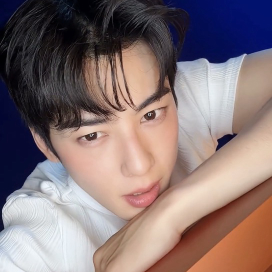 Latest photo of Cha Eunwoo