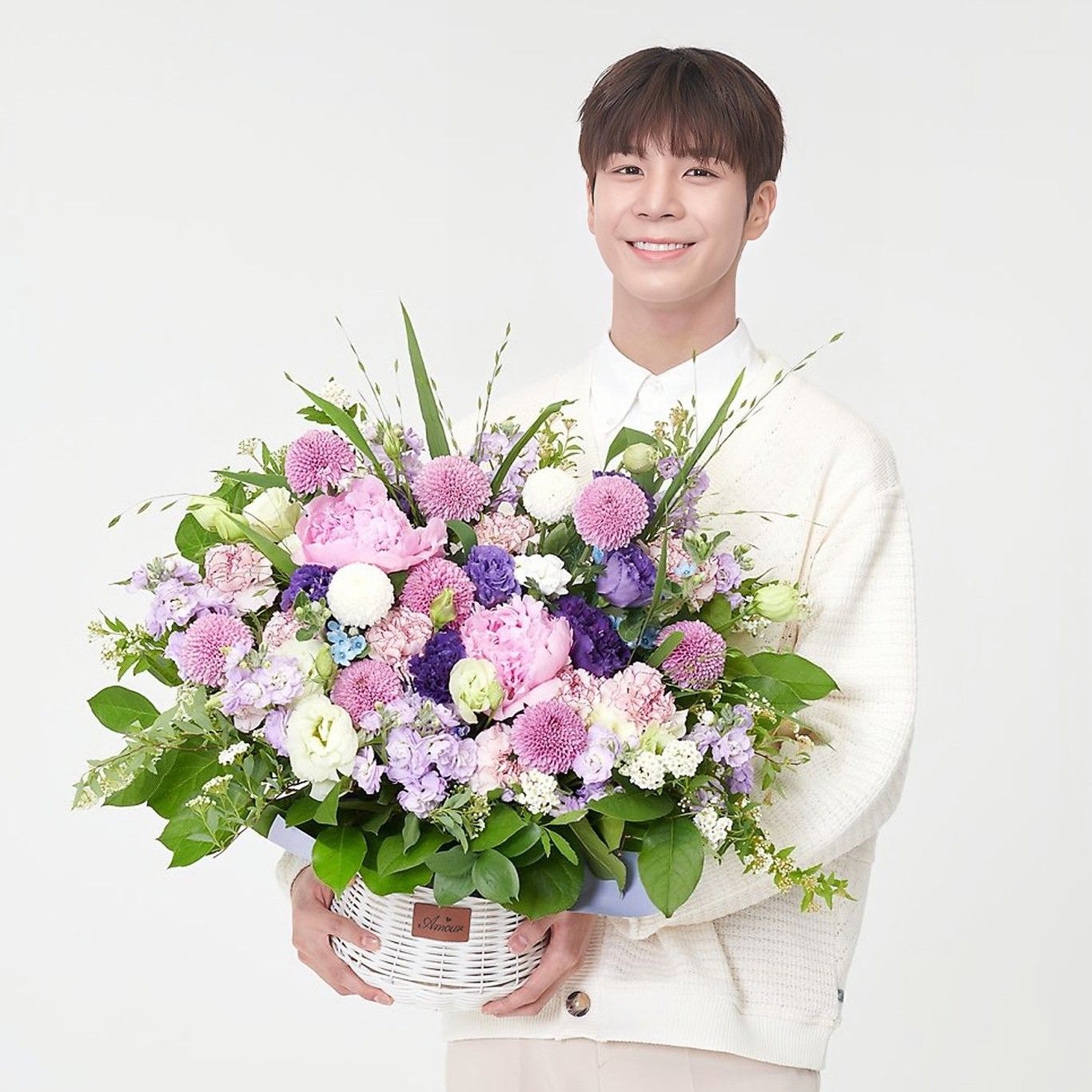 Behind-the-scenes cut of Jeong Dongwon