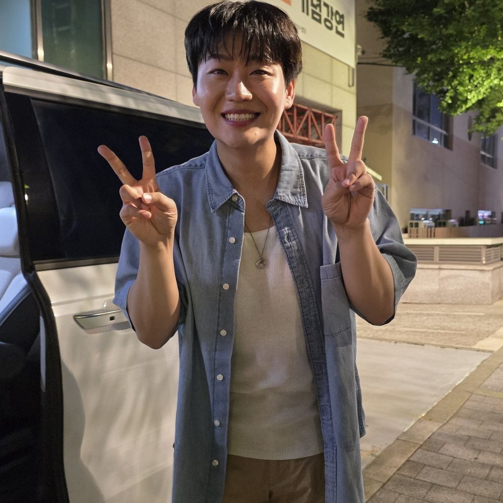 A moment captured by a fan of Min Soohyun