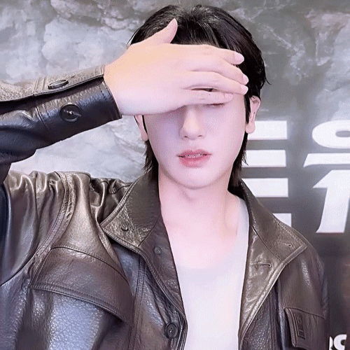 Behind-the-scenes cut of Park Hyungsik
