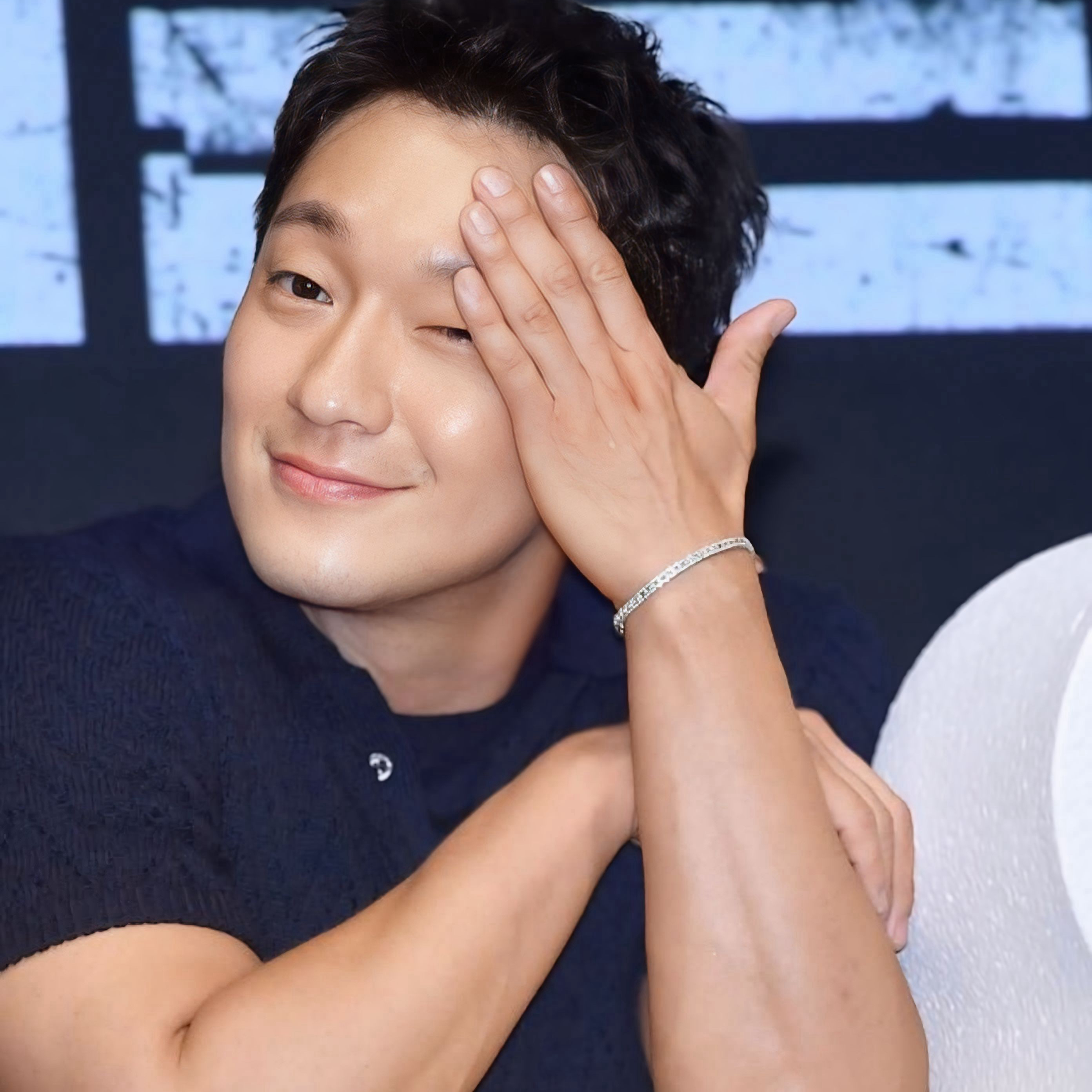 A moment captured by a fan of Son Seokkoo