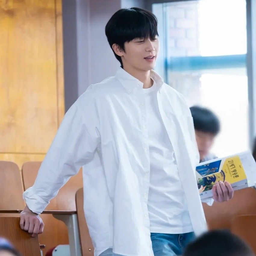 A moment captured by a fan of Park Seojoon