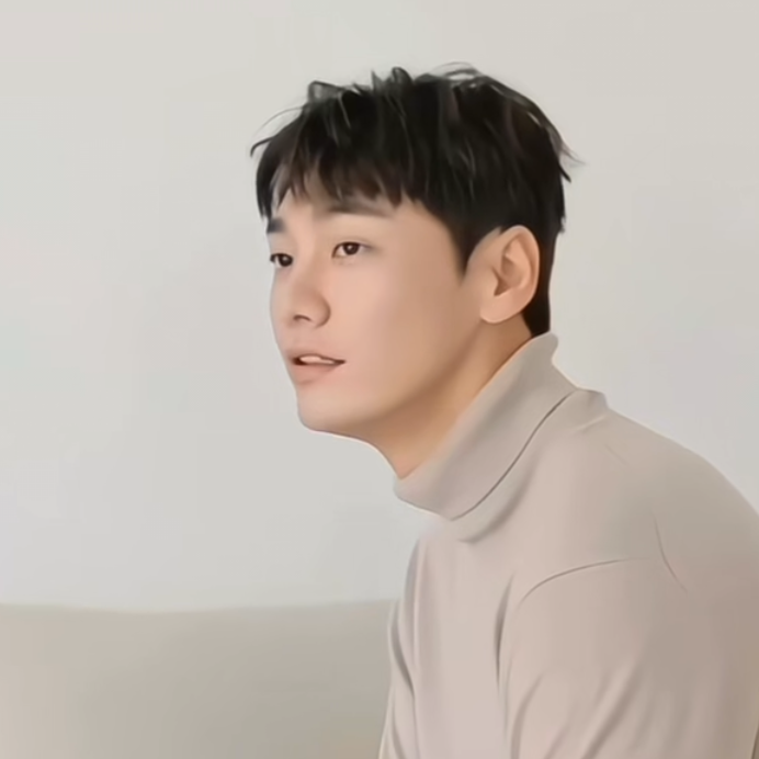 Latest photo of Kim Youngkwang