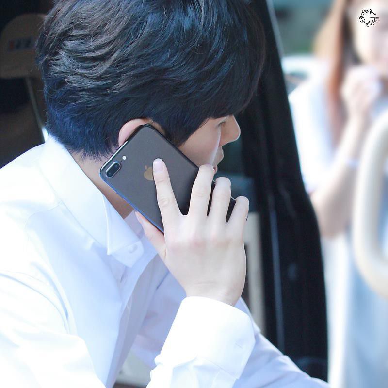 Behind-the-scenes cut of Hoya