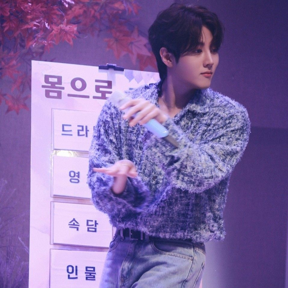 粉絲拍下的金俊賢瞬間