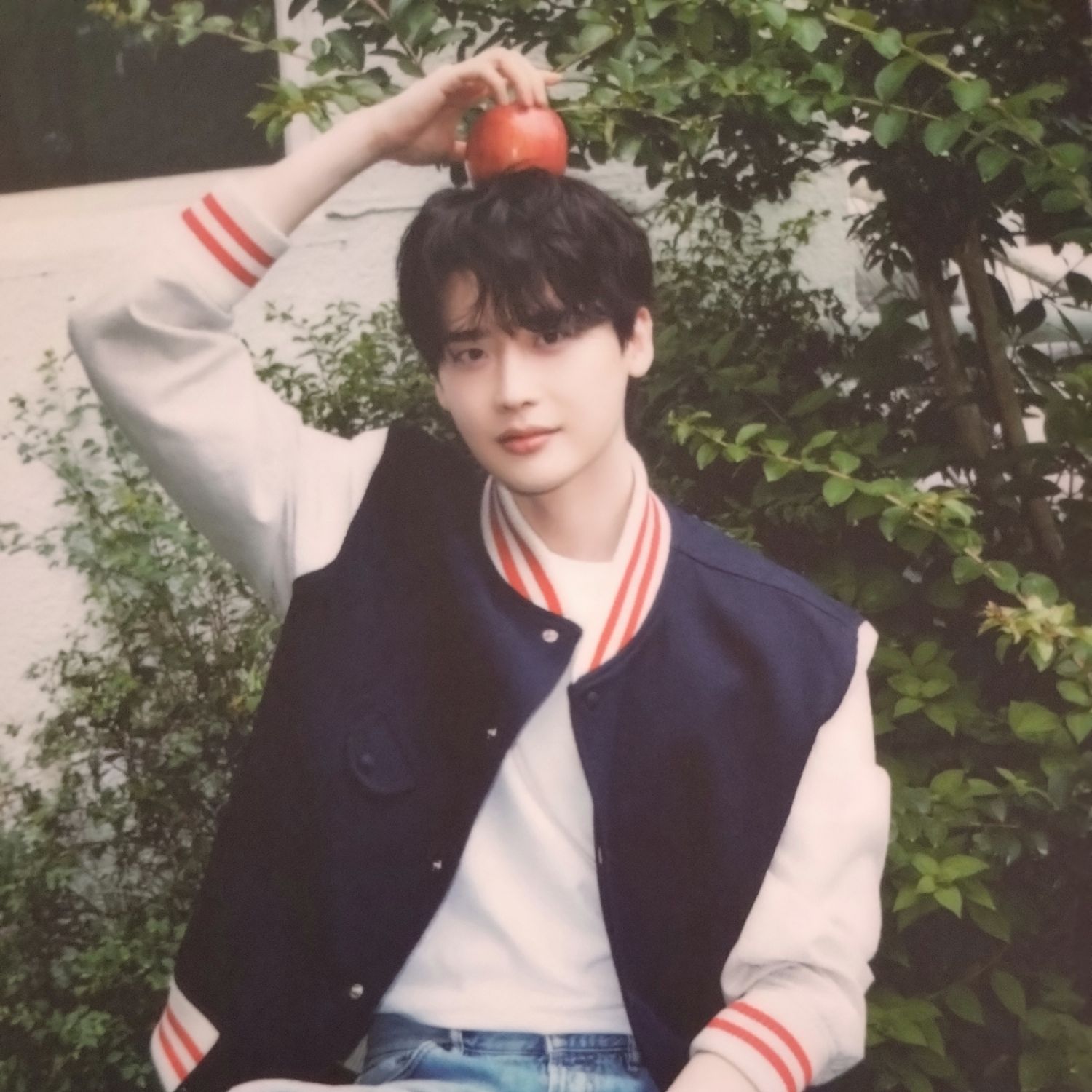 Behind-the-scenes cut of Lee Jongsuk