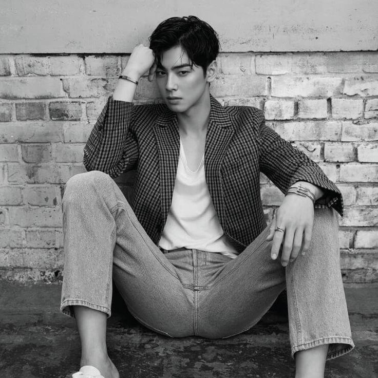 Latest photo of Cha Eunwoo