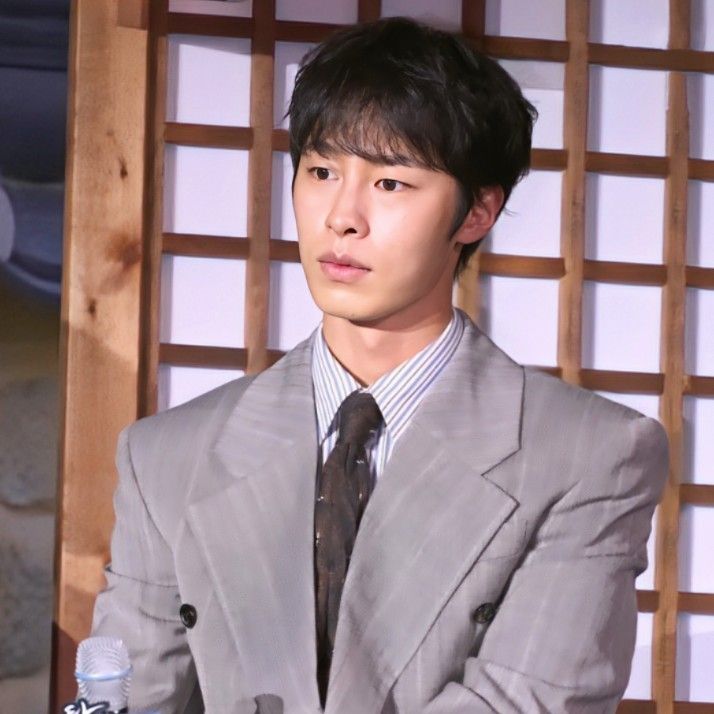 Behind-the-scenes cut of Lee Jaewook