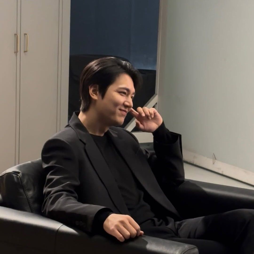 粉絲拍下的李敏鎬瞬間