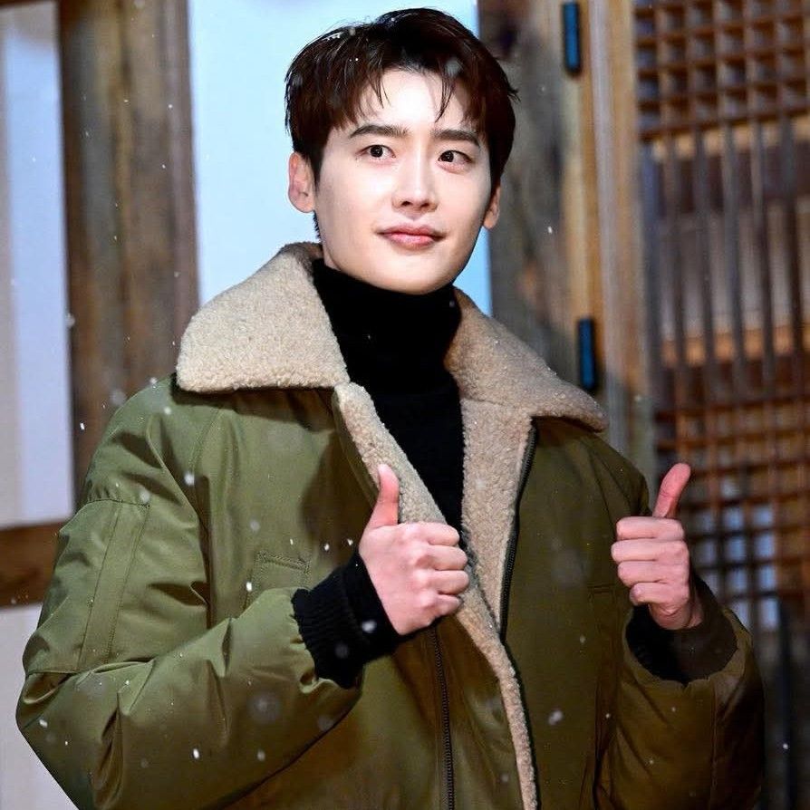 Behind-the-scenes cut of Lee Jongsuk