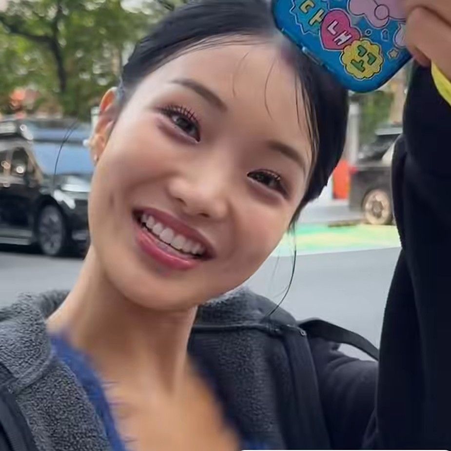 Behind-the-scenes cut of Kim Soyeon (2004)
