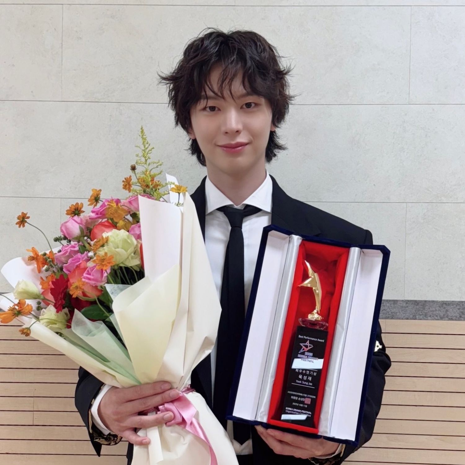 Behind-the-scenes cut of Yook Sungjae