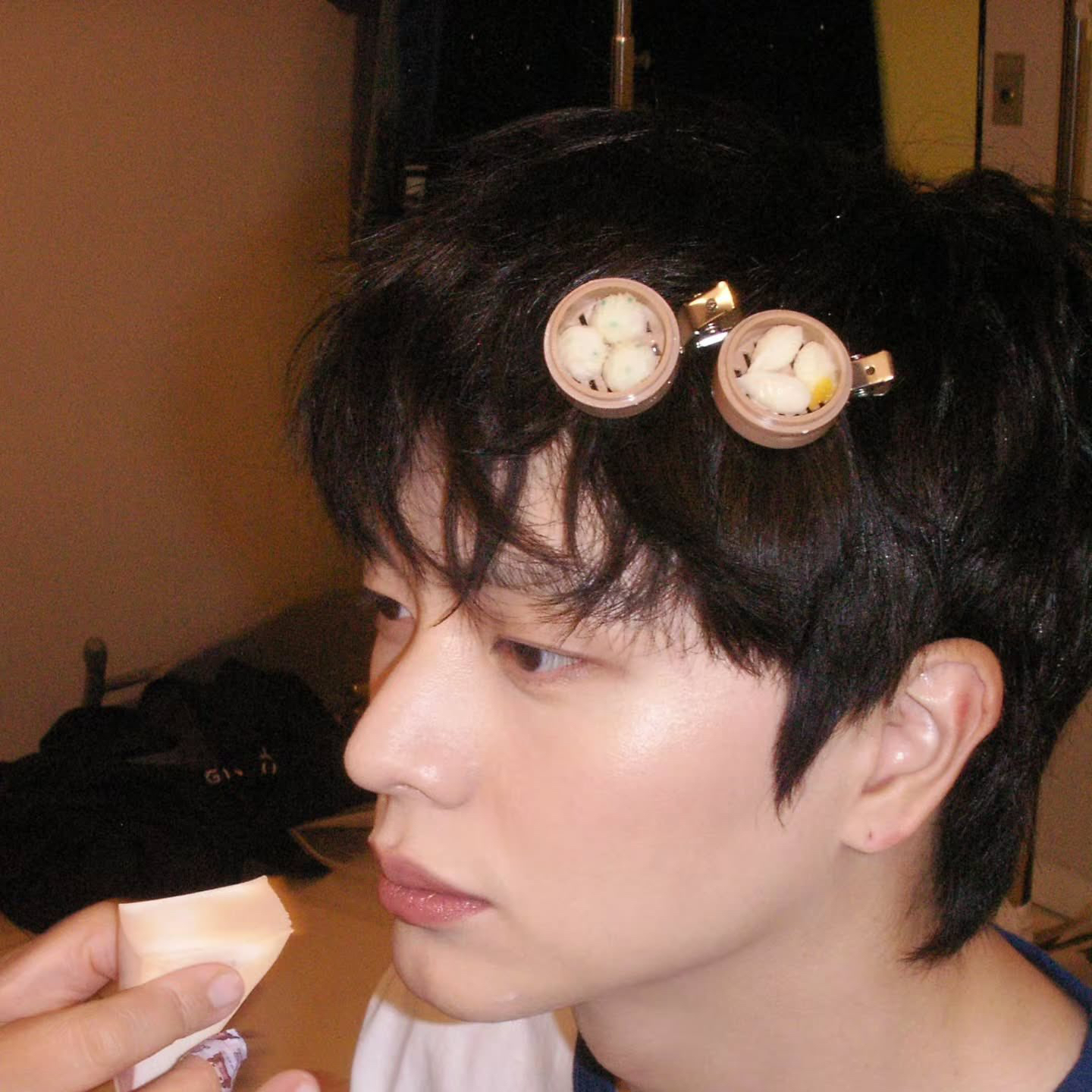 A moment captured by a fan of Yook Sungjae