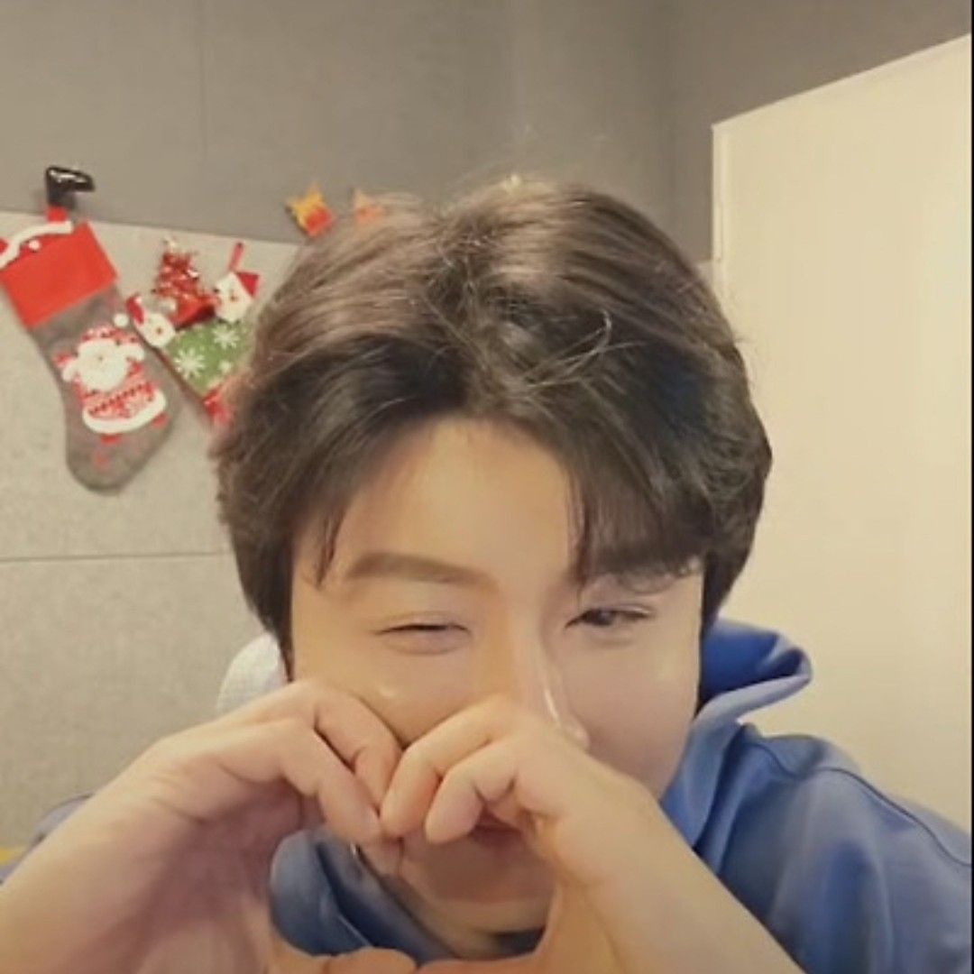 チン・ヘソンのビハインドカット