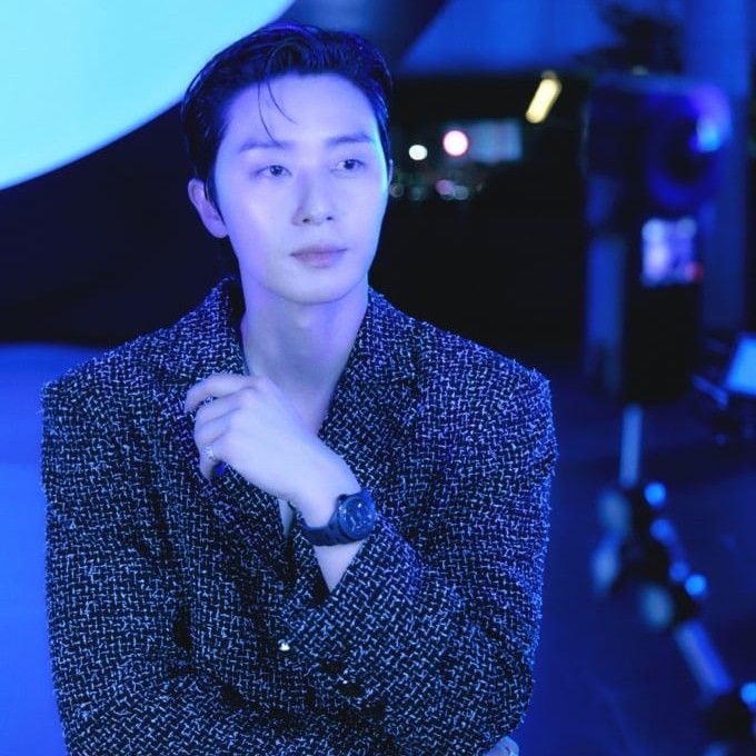 A moment captured by a fan of Park Seojoon