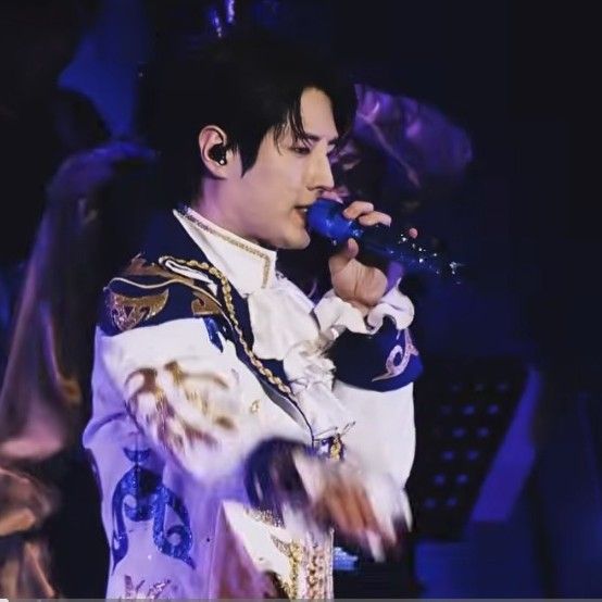 粉絲拍下的金俊賢瞬間