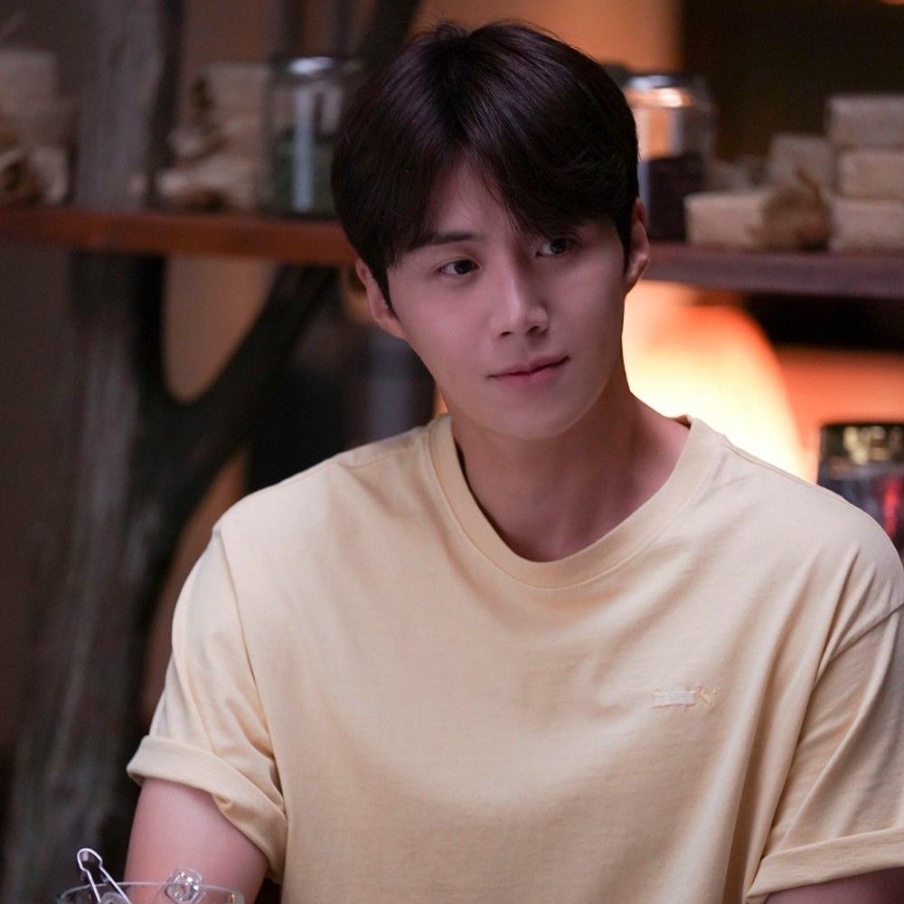 Behind-the-scenes cut of Kim Seonho
