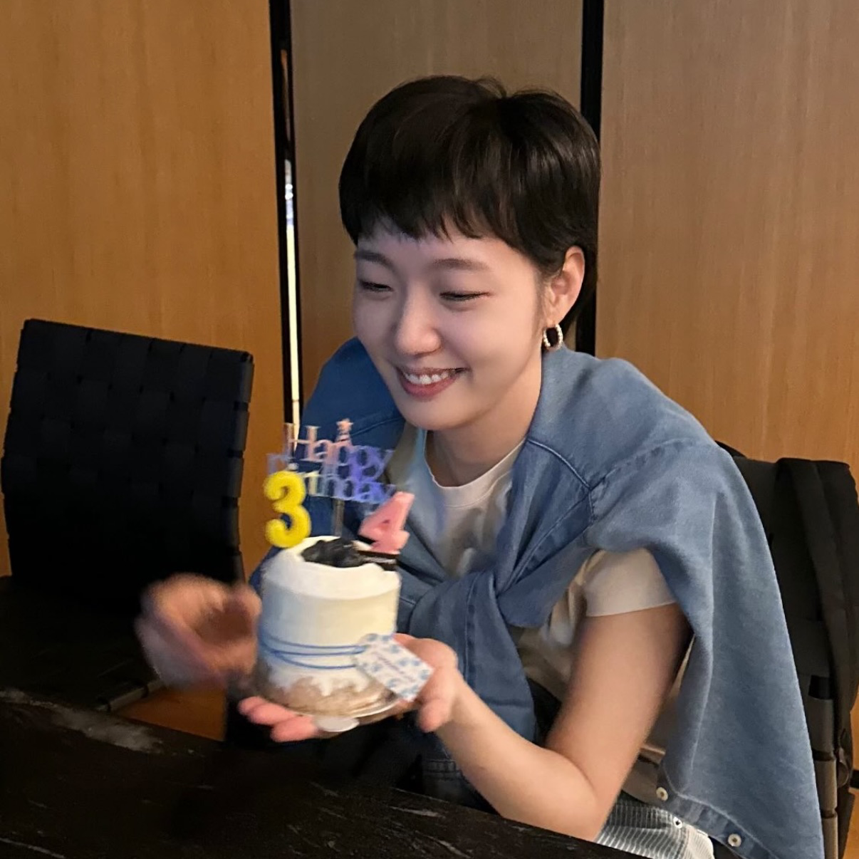 Behind-the-scenes cut of Kim Goeun