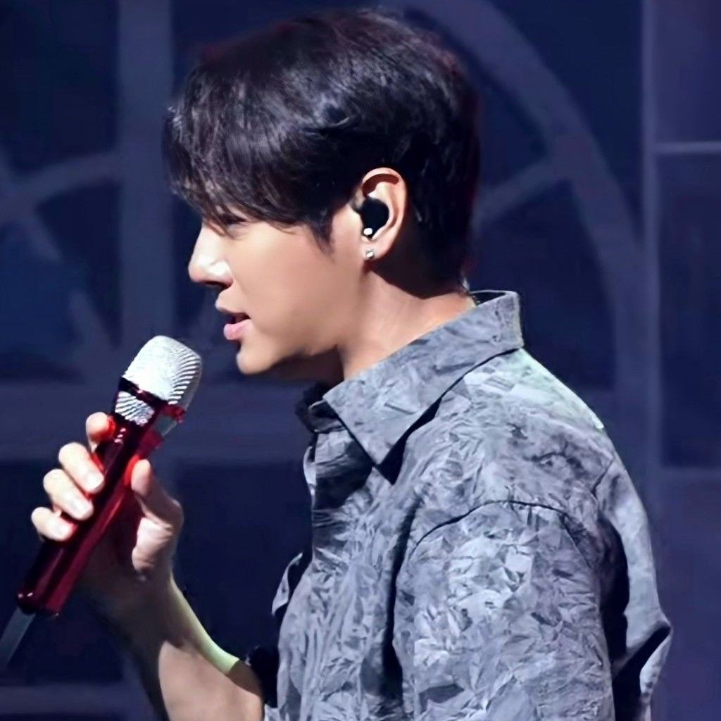 Behind-the-scenes cut of Hwanhee