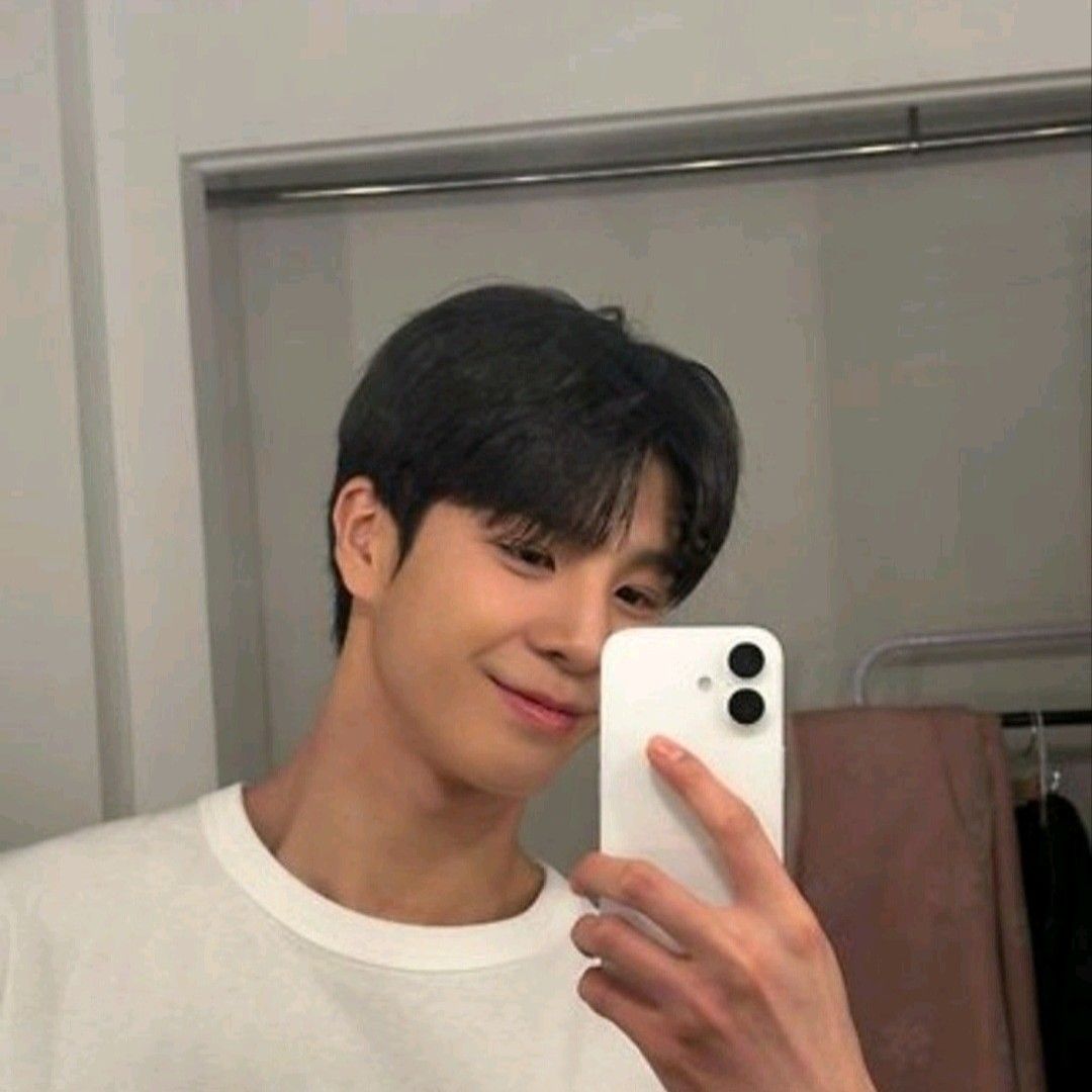 Foto terbaru dari Jeong Dongwon