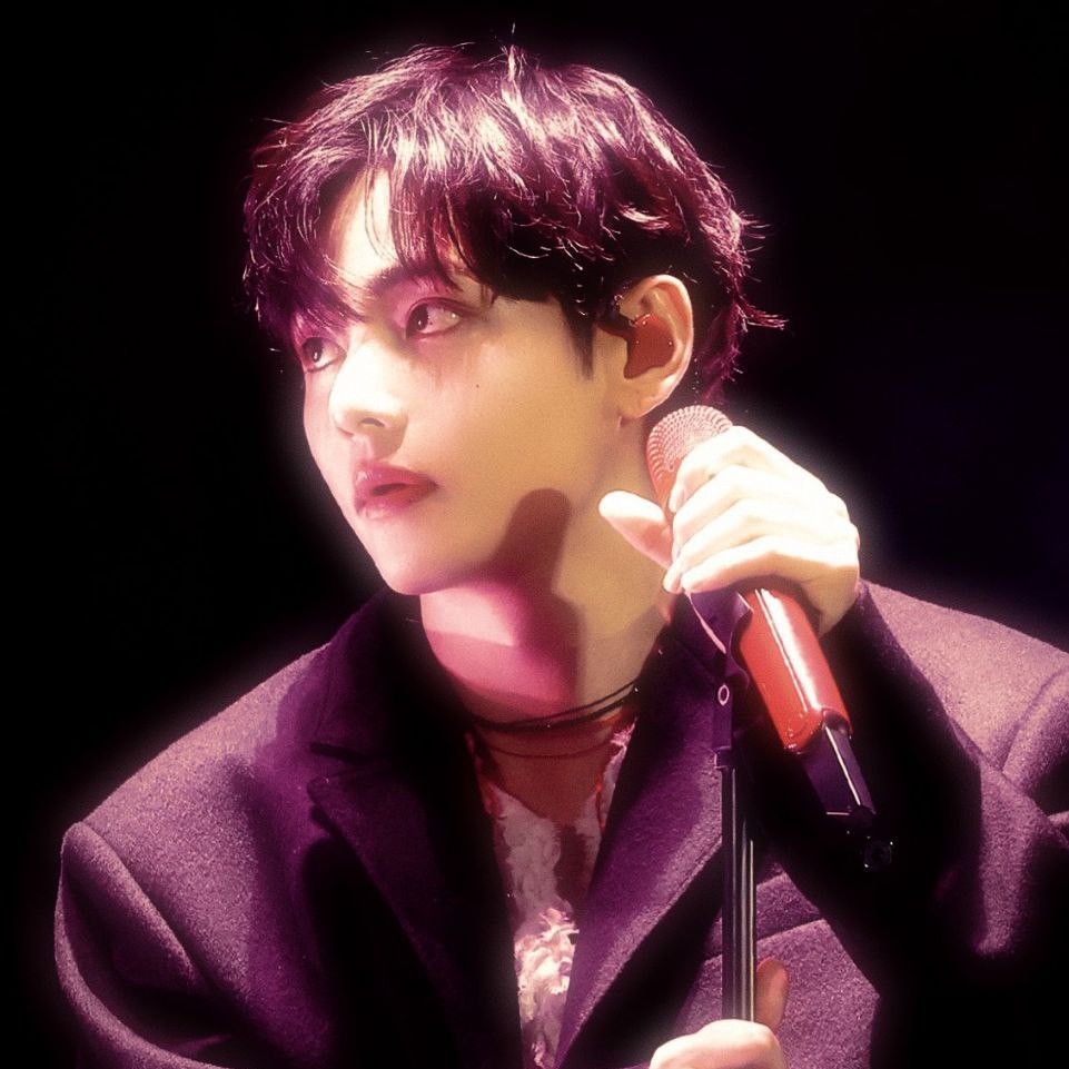 Konten selebriti populer yang sedang hangat di komunitas