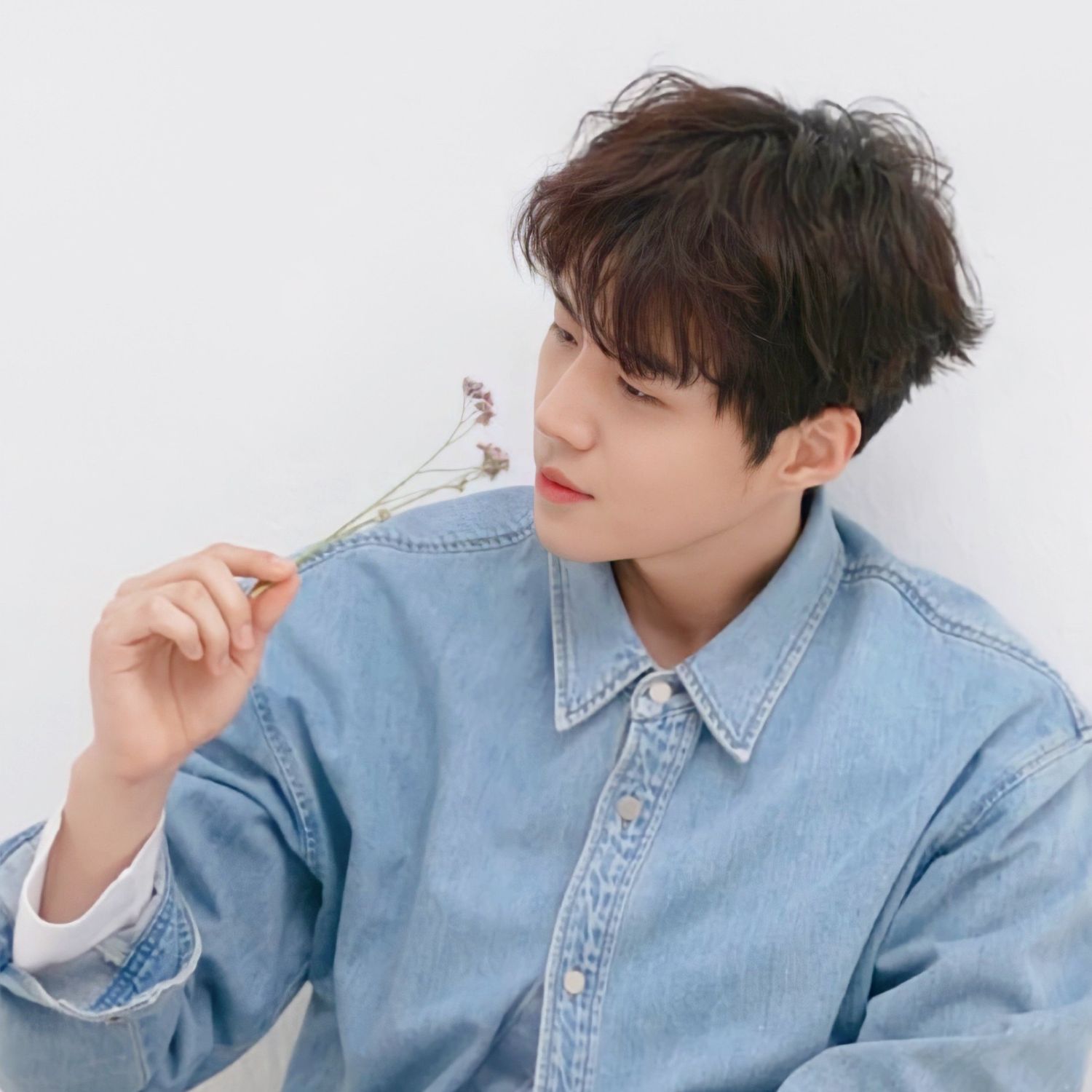 Behind-the-scenes cut of Kim Seonho
