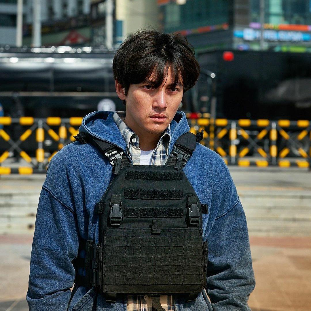 Behind-the-scenes cut of Ji Changwook