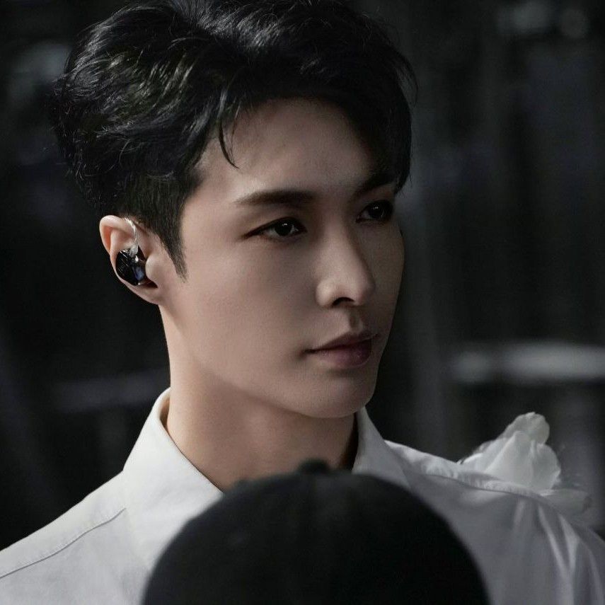 Behind-the-scenes cut of Suho