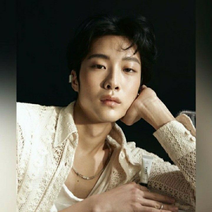 A moment captured by a fan of Lee Jongwon