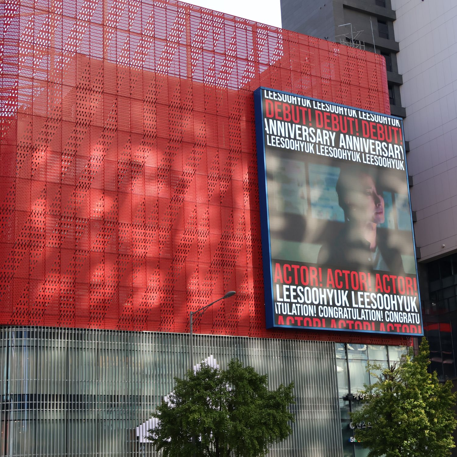 Behind-the-scenes cut of Lee Soohyuk