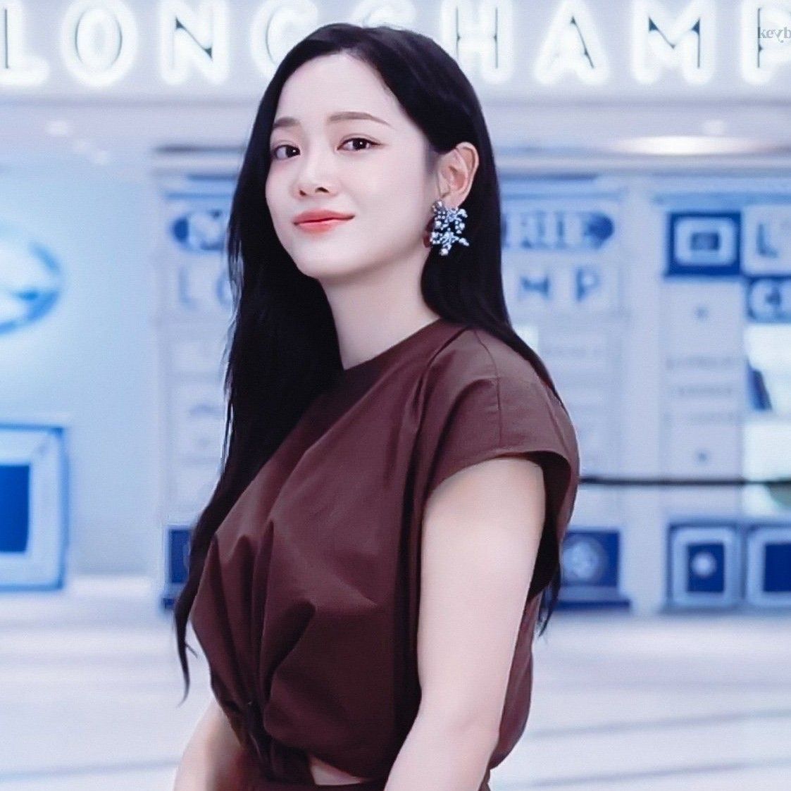 Behind-the-scenes cut of Kim Sejeong