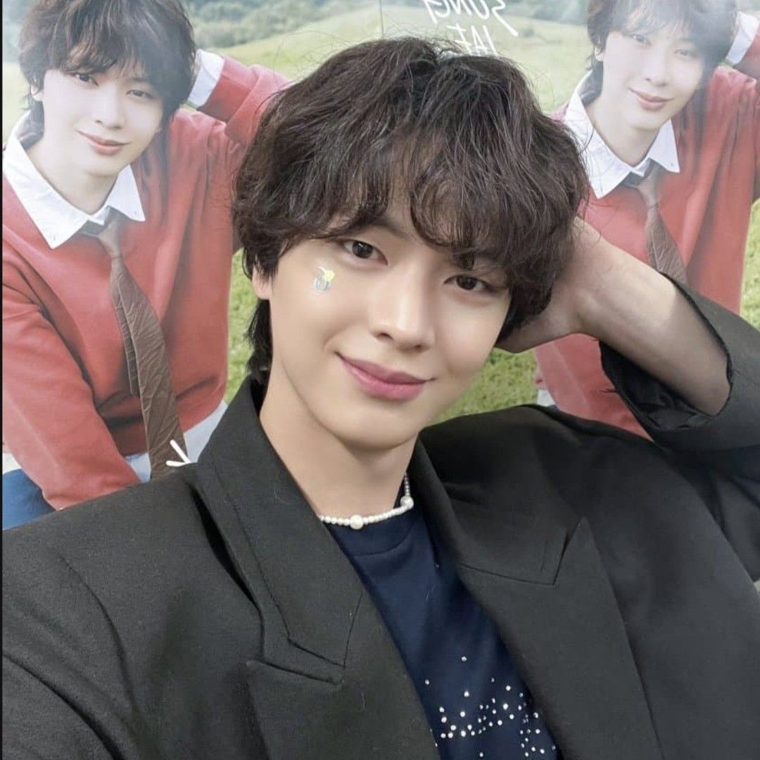 Recent activity shot of Yook Sungjae