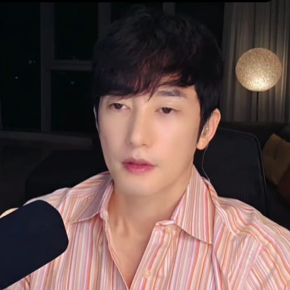 A moment captured by a fan of Park Sihoo