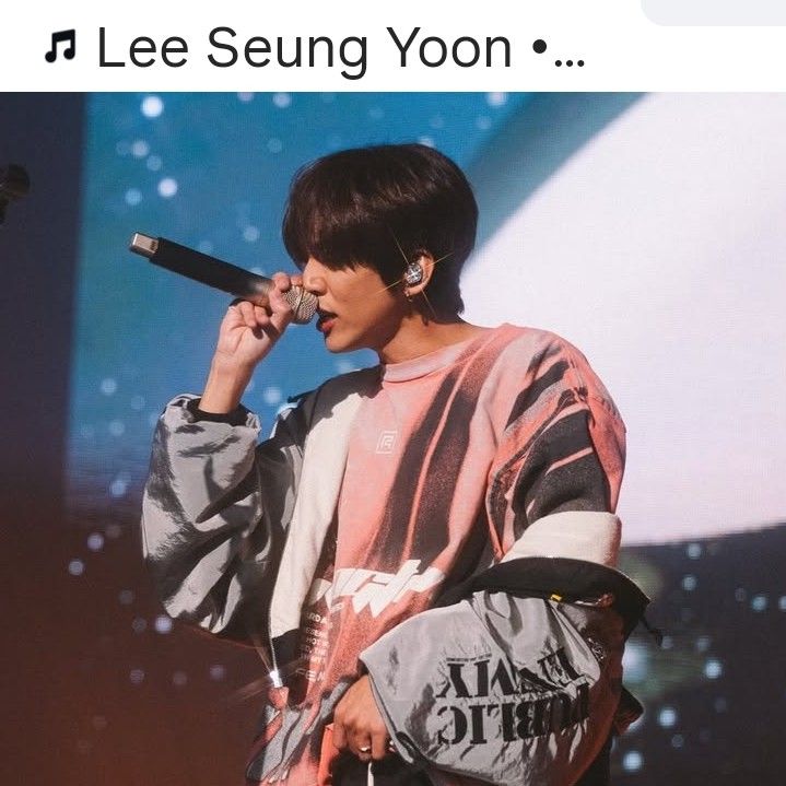 A moment captured by a fan of Lee Seungyoon
