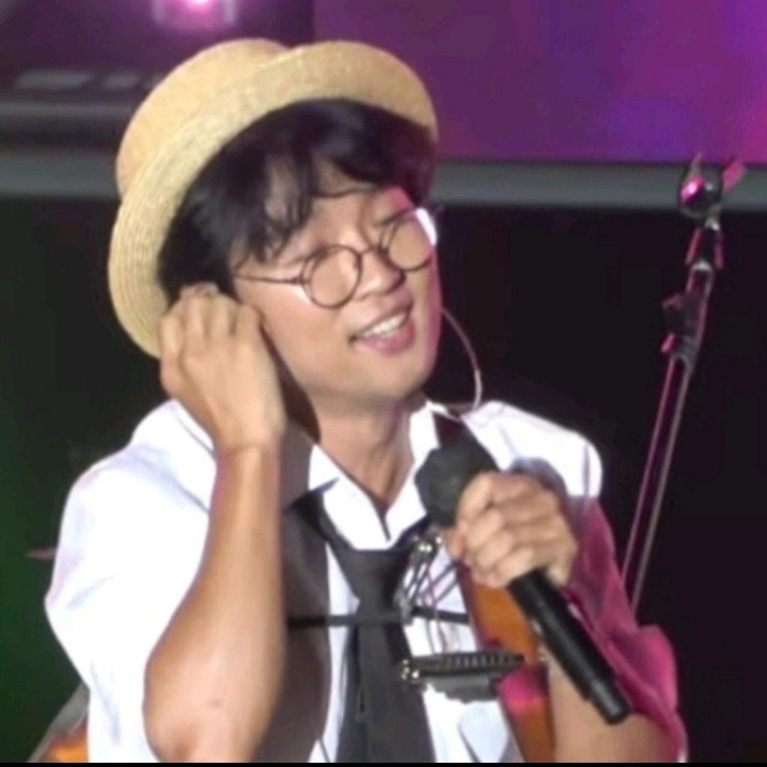 Recent activity shot of Bak Changgeun
