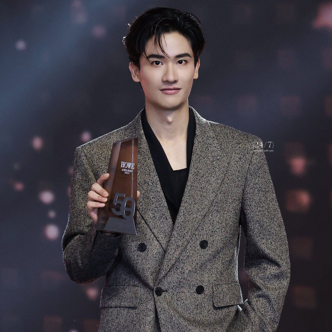 A moment captured by a fan of Tay Tawan Vihokratana