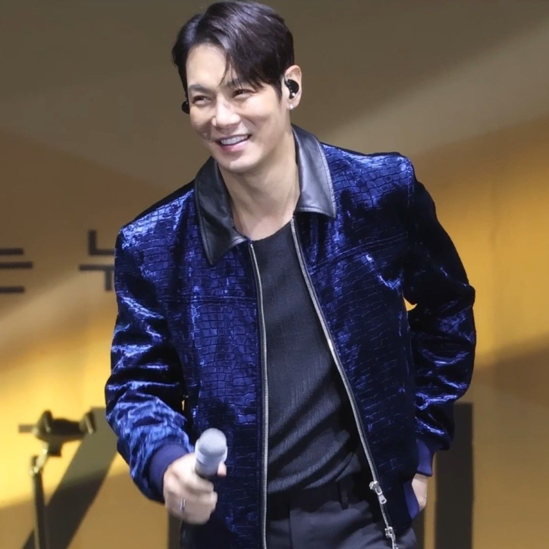 Behind-the-scenes cut of Hwanhee