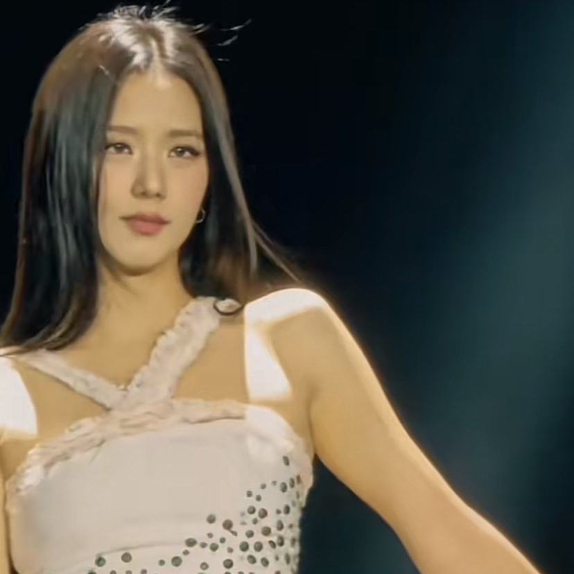 Latest photo of Jisoo (1995)