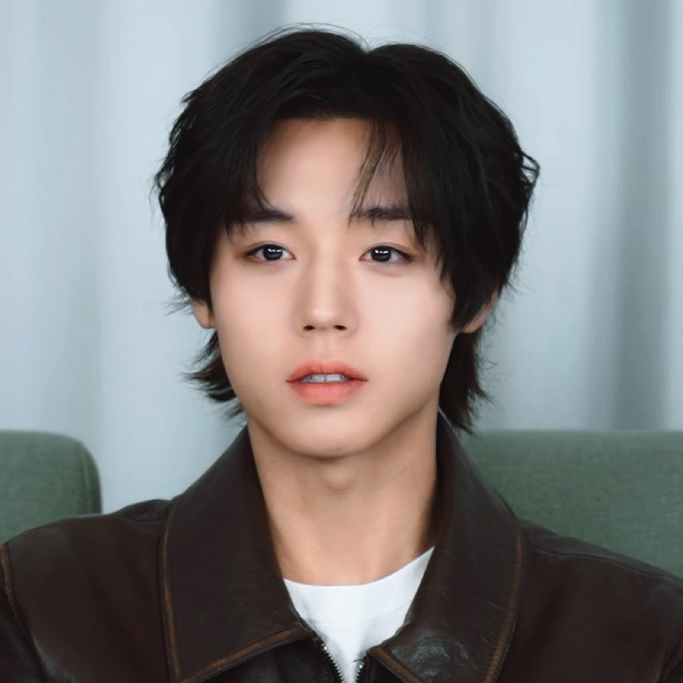 A moment captured by a fan of Park Jihoon