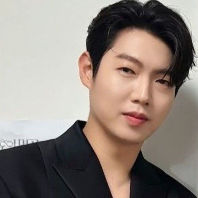 Latest photo of Son Taejin