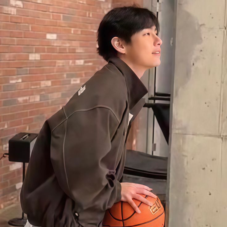 Recent activity shot of Kim Taehyung (V)