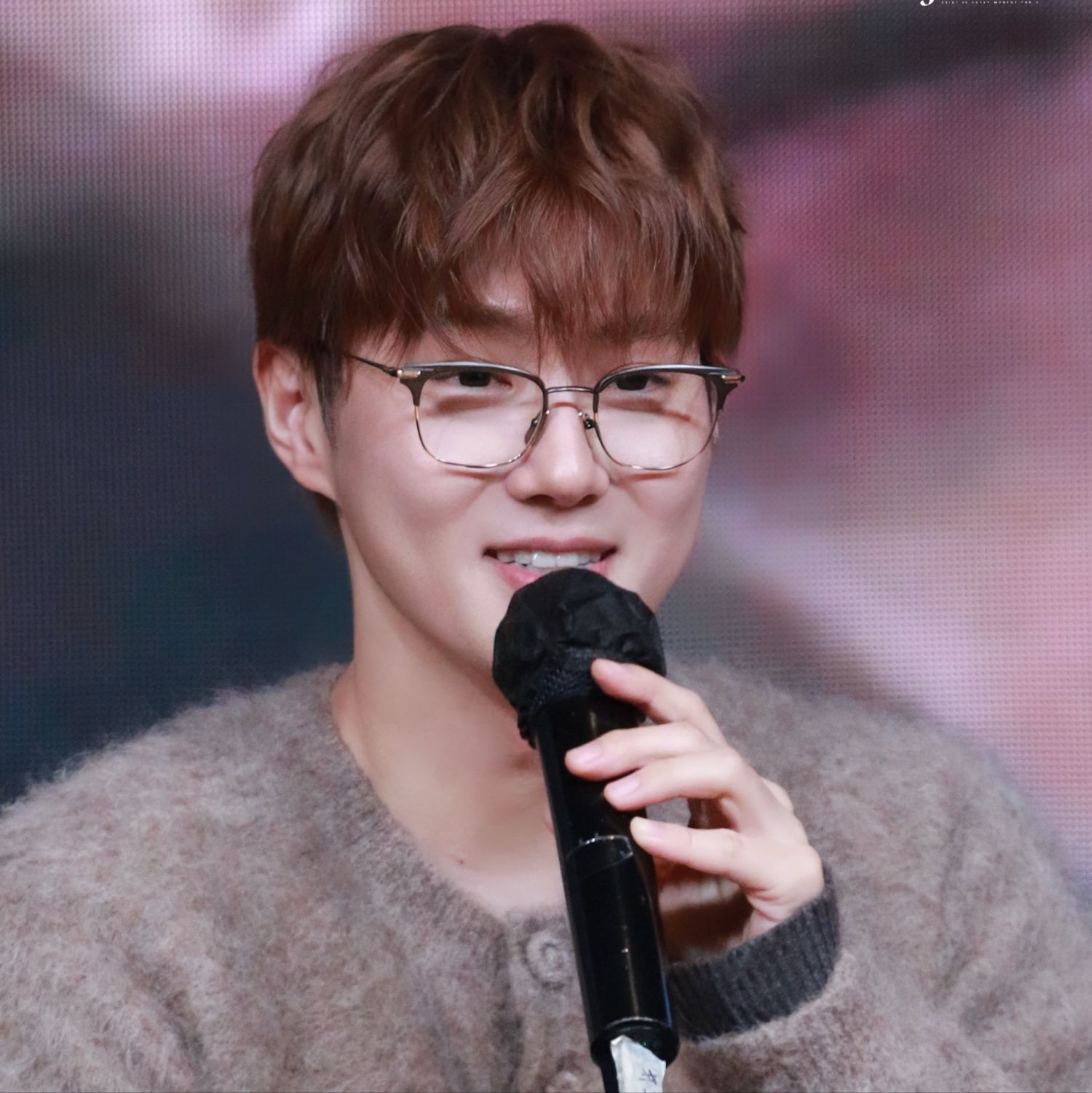 Behind-the-scenes cut of Suho